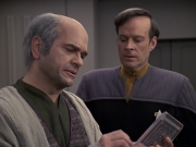 extant_StarTrek_VOY_6x24-LifeLine_01276.jpg