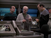 extant_StarTrek_VOY_6x24-LifeLine_01281.jpg