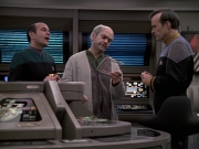 extant_StarTrek_VOY_6x24-LifeLine_01284.jpg