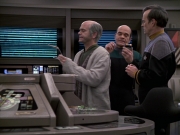 extant_StarTrek_VOY_6x24-LifeLine_01288.jpg