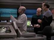 extant_StarTrek_VOY_6x24-LifeLine_01289.jpg