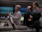extant_StarTrek_VOY_6x24-LifeLine_01293.jpg
