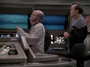 extant_StarTrek_VOY_6x24-LifeLine_01297.jpg