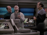 extant_StarTrek_VOY_6x24-LifeLine_01298.jpg
