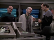 extant_StarTrek_VOY_6x24-LifeLine_01300.jpg