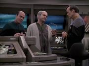 extant_StarTrek_VOY_6x24-LifeLine_01304.jpg
