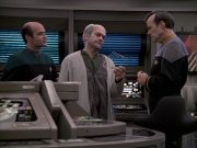extant_StarTrek_VOY_6x24-LifeLine_01306.jpg
