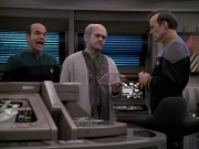 extant_StarTrek_VOY_6x24-LifeLine_01308.jpg
