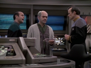 extant_StarTrek_VOY_6x24-LifeLine_01311.jpg