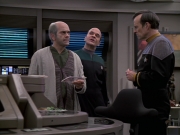 extant_StarTrek_VOY_6x24-LifeLine_01313.jpg