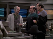 extant_StarTrek_VOY_6x24-LifeLine_01317.jpg