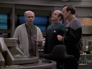 extant_StarTrek_VOY_6x24-LifeLine_01318.jpg