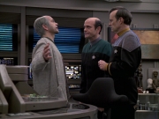 extant_StarTrek_VOY_6x24-LifeLine_01321.jpg