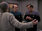 extant_StarTrek_VOY_6x24-LifeLine_01325.jpg