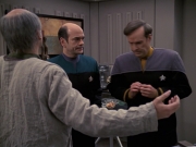 extant_StarTrek_VOY_6x24-LifeLine_01326.jpg
