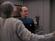 extant_StarTrek_VOY_6x24-LifeLine_01328.jpg