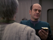 extant_StarTrek_VOY_6x24-LifeLine_01334.jpg