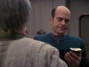 extant_StarTrek_VOY_6x24-LifeLine_01335.jpg
