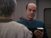extant_StarTrek_VOY_6x24-LifeLine_01349.jpg