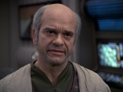 extant_StarTrek_VOY_6x24-LifeLine_01352.jpg