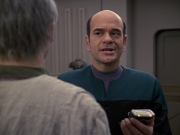 extant_StarTrek_VOY_6x24-LifeLine_01353.jpg
