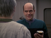 extant_StarTrek_VOY_6x24-LifeLine_01354.jpg