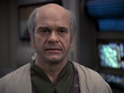 extant_StarTrek_VOY_6x24-LifeLine_01355.jpg
