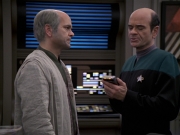 Filename=extant_StarTrek_VOY_6x24-LifeLine_01373.jpg
Filesize=184KiB
Dimensions=1200x900
Date added=Jan 03, 2020 extant_StarTrek_VOY_6x24-LifeLine_01373.jpg