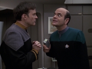 extant_StarTrek_VOY_6x24-LifeLine_01493.jpg