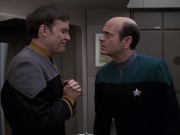 extant_StarTrek_VOY_6x24-LifeLine_01500.jpg