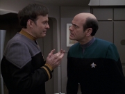extant_StarTrek_VOY_6x24-LifeLine_01503.jpg
