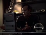 extant_StarTrek_VOY_6x24-LifeLine_01624.jpg