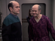 extant_StarTrek_VOY_6x24-LifeLine_02073.jpg