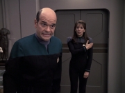 extant_StarTrek_VOY_6x24-LifeLine_02075.jpg