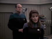 extant_StarTrek_VOY_6x24-LifeLine_02127.jpg