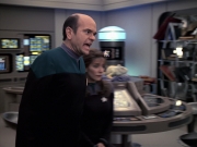 extant_StarTrek_VOY_6x24-LifeLine_02150.jpg
