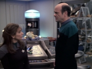 extant_StarTrek_VOY_6x24-LifeLine_02183.jpg