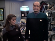 extant_StarTrek_VOY_6x24-LifeLine_02200.jpg