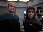 extant_StarTrek_VOY_6x24-LifeLine_02256.jpg