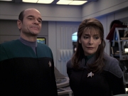 extant_StarTrek_VOY_6x24-LifeLine_02258.jpg