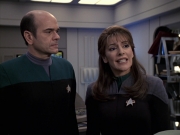 extant_StarTrek_VOY_6x24-LifeLine_02300.jpg