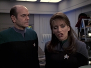 extant_StarTrek_VOY_6x24-LifeLine_02304.jpg