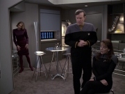extant_StarTrek_VOY_6x24-LifeLine_02325.jpg