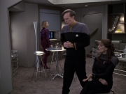 extant_StarTrek_VOY_6x24-LifeLine_02327.jpg