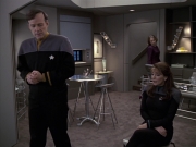 extant_StarTrek_VOY_6x24-LifeLine_02330.jpg