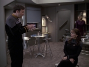 extant_StarTrek_VOY_6x24-LifeLine_02340.jpg