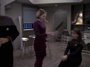 extant_StarTrek_VOY_6x24-LifeLine_02369.jpg