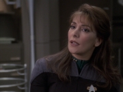 extant_StarTrek_VOY_6x24-LifeLine_02418.jpg