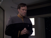 extant_StarTrek_VOY_6x24-LifeLine_02431.jpg