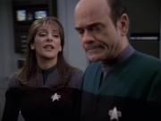 extant_StarTrek_VOY_6x24-LifeLine_02823.jpg